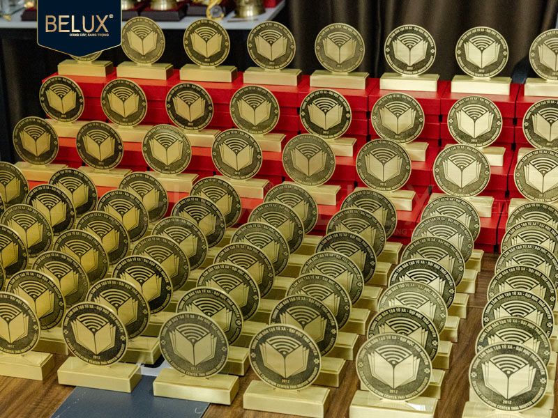 Lô Biểu trưng Đại Học Thái Nguyên cao 12cm bằng đồng thiết kế theo yêu cầu